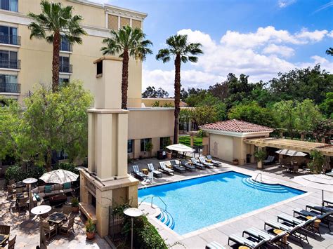 pet friendly hotels valencia ca|Pet.